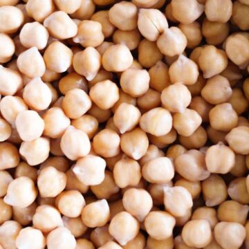 Close-up of cooked chickpeas