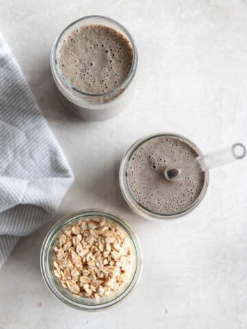 Two glasses of power breakfast smoothie and oats