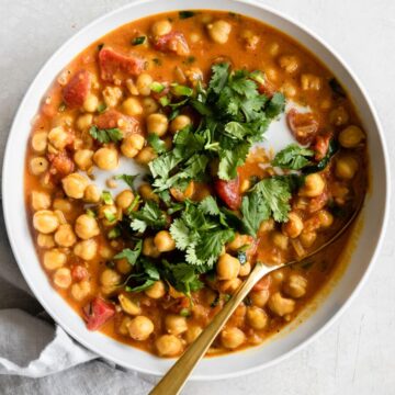Bowl of coconut chickpea curry.