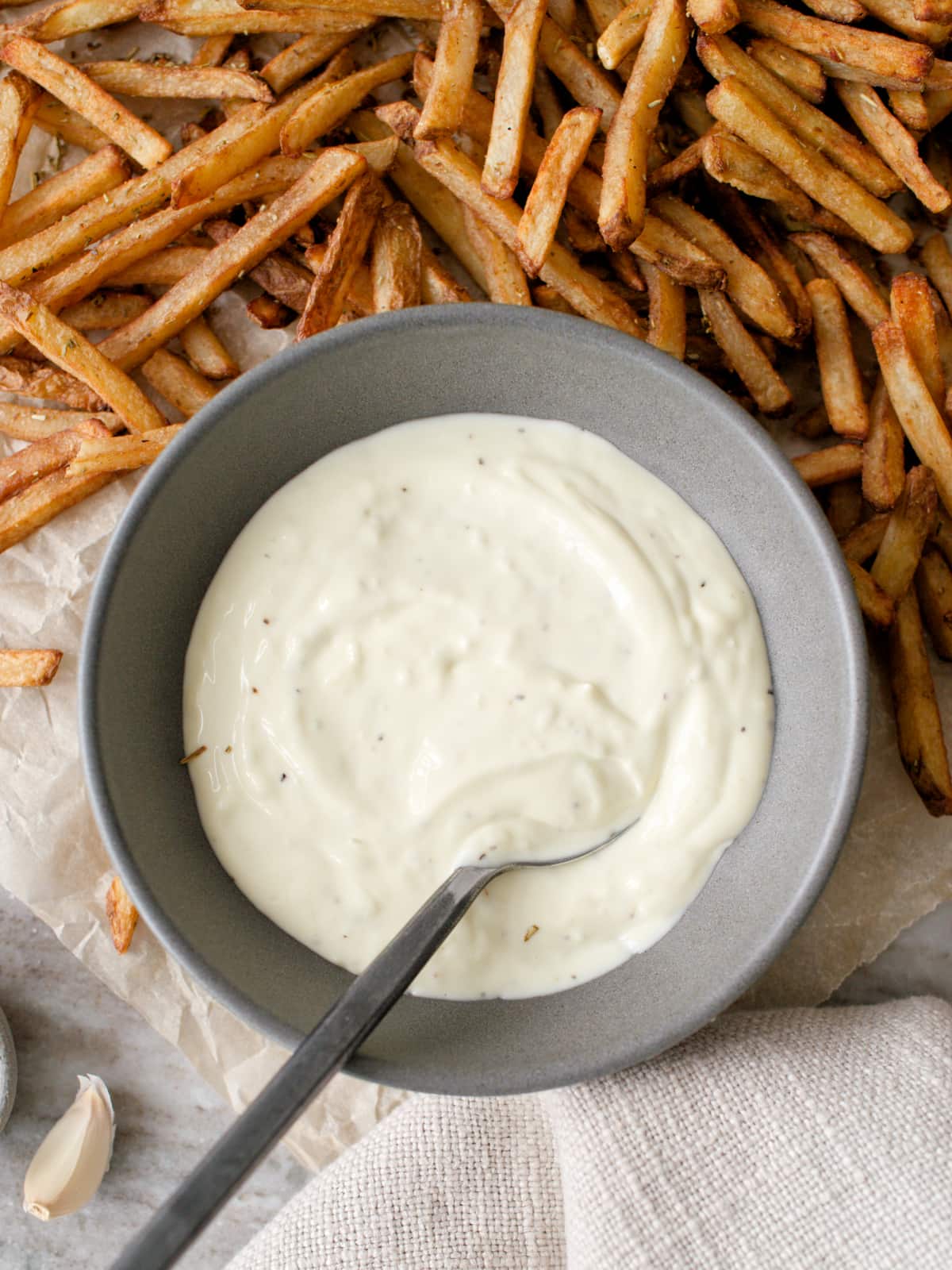 Bowl of garlic mayonnaise and fries.